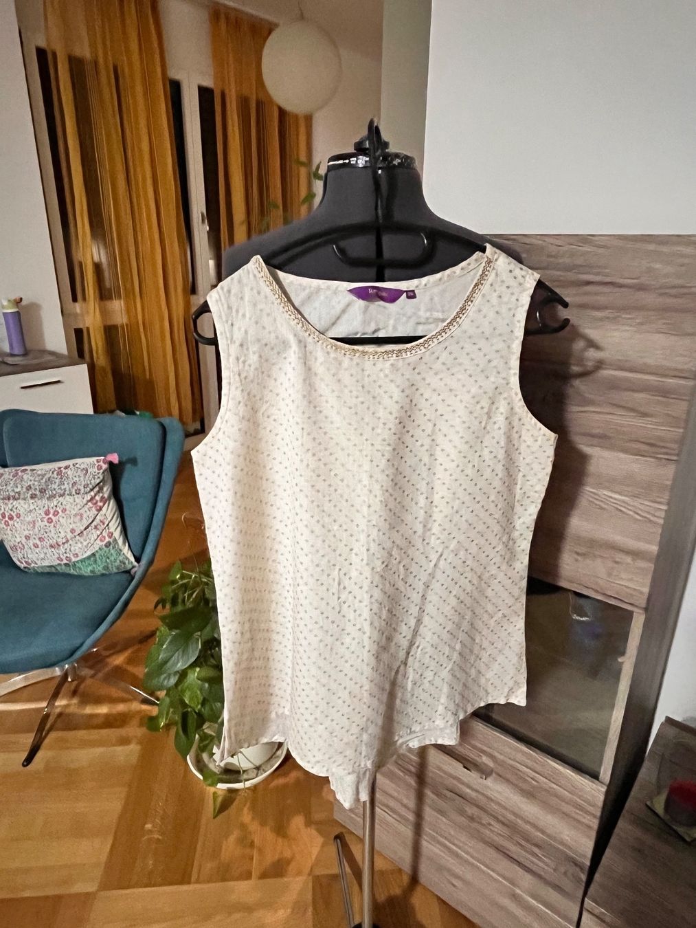 Top: Offwhite sleeveless summer top with gold dots – Usato da Affoltern am albis venduto da onlyrose123
