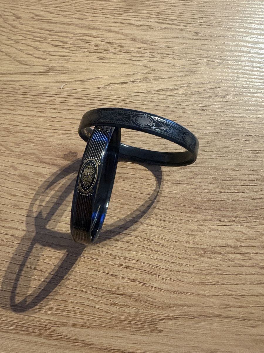 Bracciali & Braccialetti: 2 schwarze Michaela Frey Team Armreifen – Usato da Lommiswil venduto da Sali_