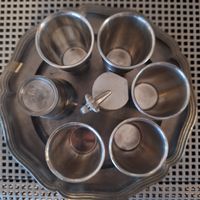 6 verres plus plateau et petit pot ,étain pure à 95%