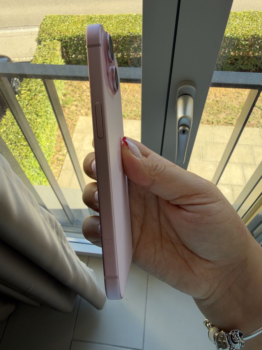 Apple Telefoni cellulari / Smartphones: Iphone 15 – Nuovo (secondo la descrizione) da Dintikon venduto da vio_2x7q 3