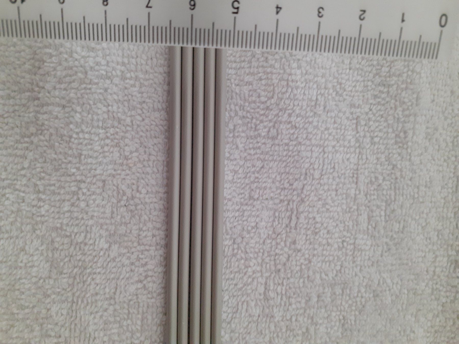 Ferri: Feine und kurze Stricknadel – Usato da Yverdon venduto da DerStorchUndDieBiene 4