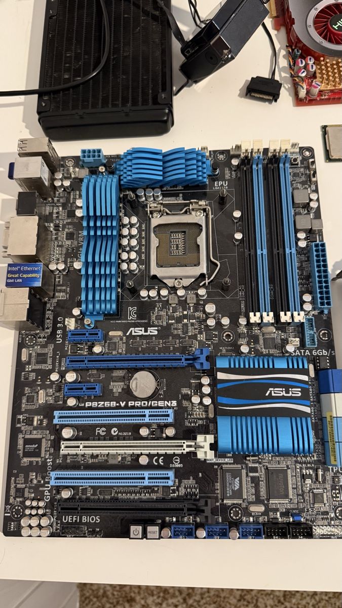 Schede grafiche: Pc Teile, 3 Grafikkarten, 12 Cpu‘s – Difettoso da Däniken SO venduto da sunnyresales 1