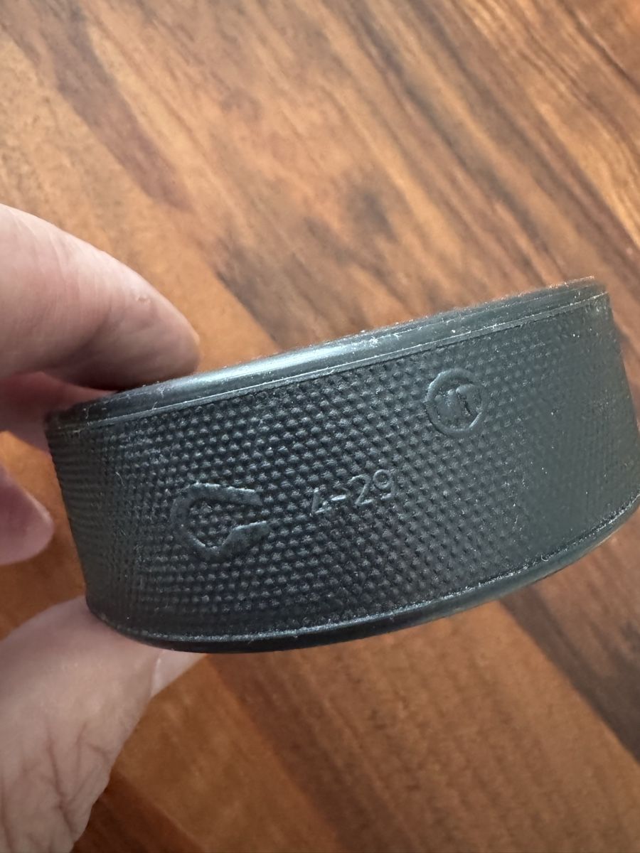 Palloni: Eishockey Puck selten mit Autogramm  – Usato da Sursee venduto da Dersempacher 2