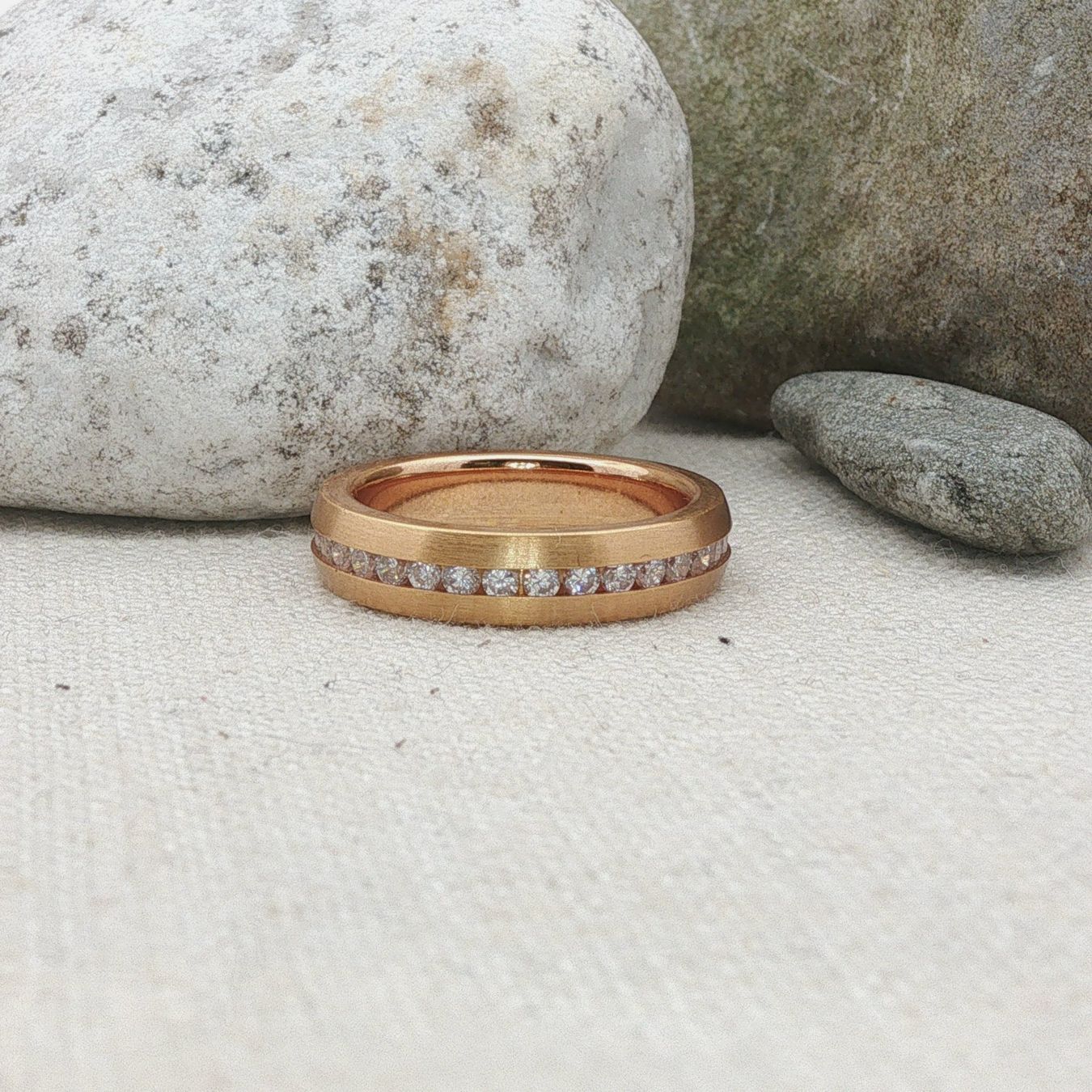 Olga Ribler Anelli: Edelstahl Eternity Ring by Olga Ribler Ringgrösse 57 – Nuovo (secondo la descrizione) da Luzern venduto da Schmuckoutlet