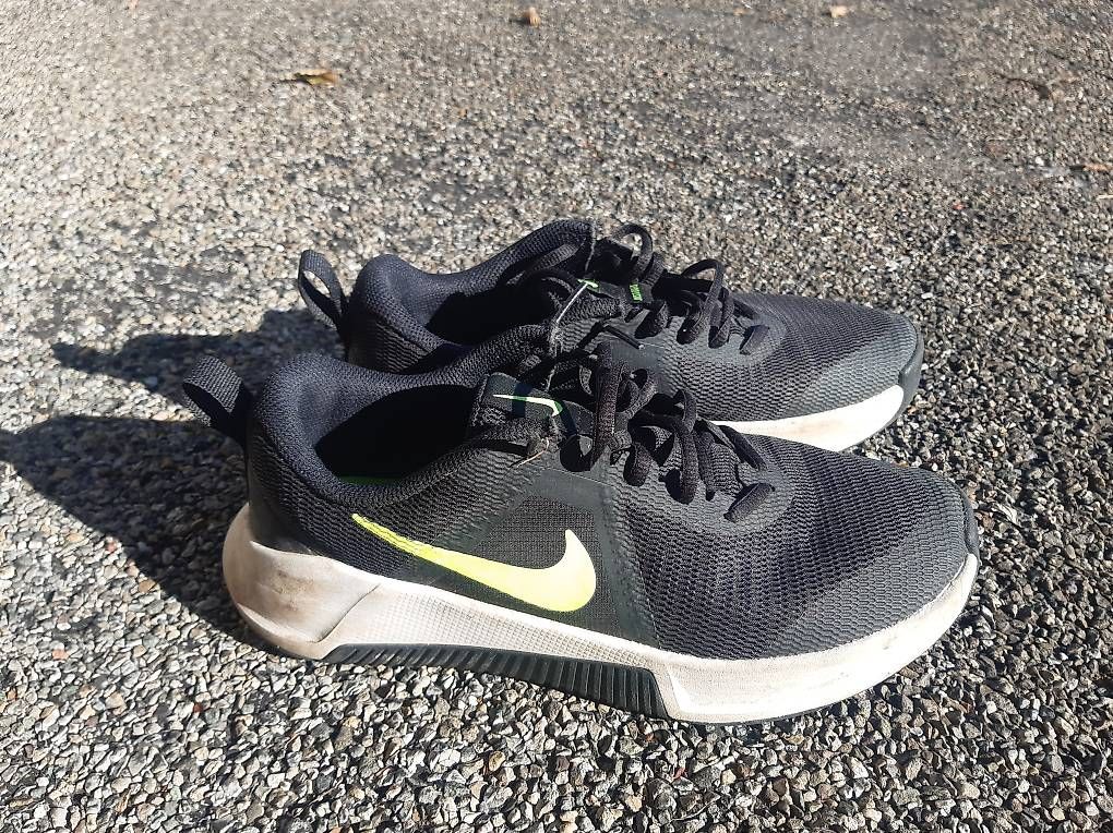 Scarpe da uomo: Nike Turnschuhe Gr 40 – Usato da Zürich venduto da vladm