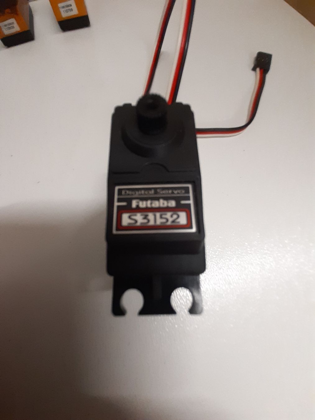 RC Kits de montage: Diverse Servos  – D'occasion à Muhen par kuesu6 4