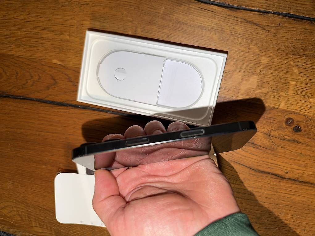 Portables: iPhone 16Pro 256GB – D'occasion à Yverdon-les-Bains par car_9d5f 3