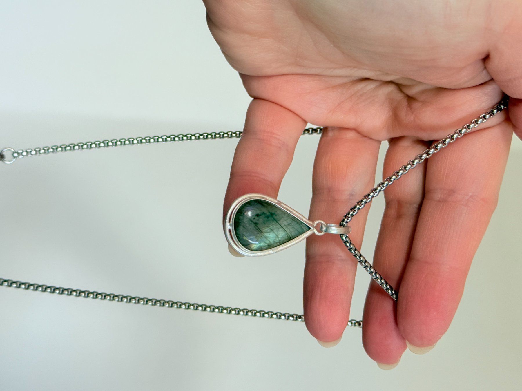 Catenine: Pendentif Larme Labradorite Unique ✨ – Nuovo e nell'imballaggio originale da Genève venduto da AWWA 2