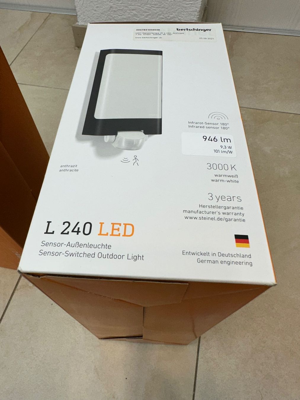 Steinel Lampadari & plafoniere: LED Aussenleuchte Steinel L 240 Neu mit Sensor – Nuovo (secondo la descrizione) da Othmarsingen venduto da daisy18