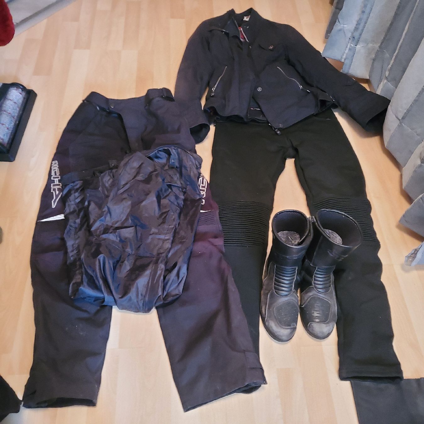 Lotti di vestiti: Motorrad Bekleidung Winter – Usato da Aeschi SO venduto da PiaR03