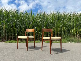 zwei Vintage Teakholz Stühle von Niels O. Møller