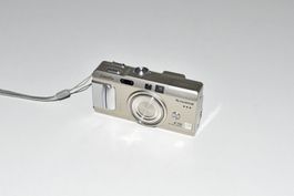 Fuji FinePix F710 6.7 MP Super CCD SR Sensor Digitalkamera