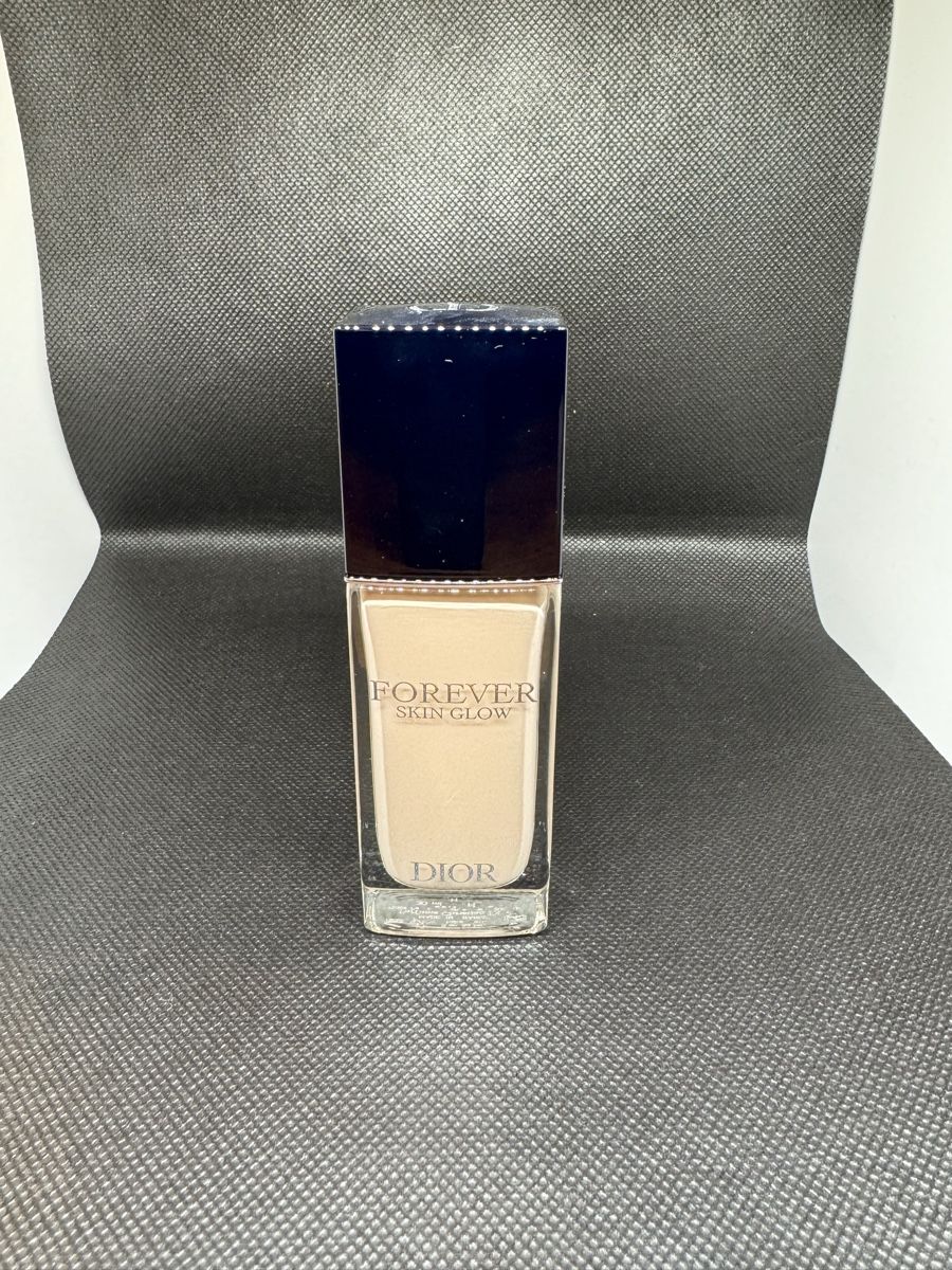 Dior Make-up: Dior Forever Skin Glow Foundation 2WO – Neu und originalverpackt aus lenzburg von and_6zl8