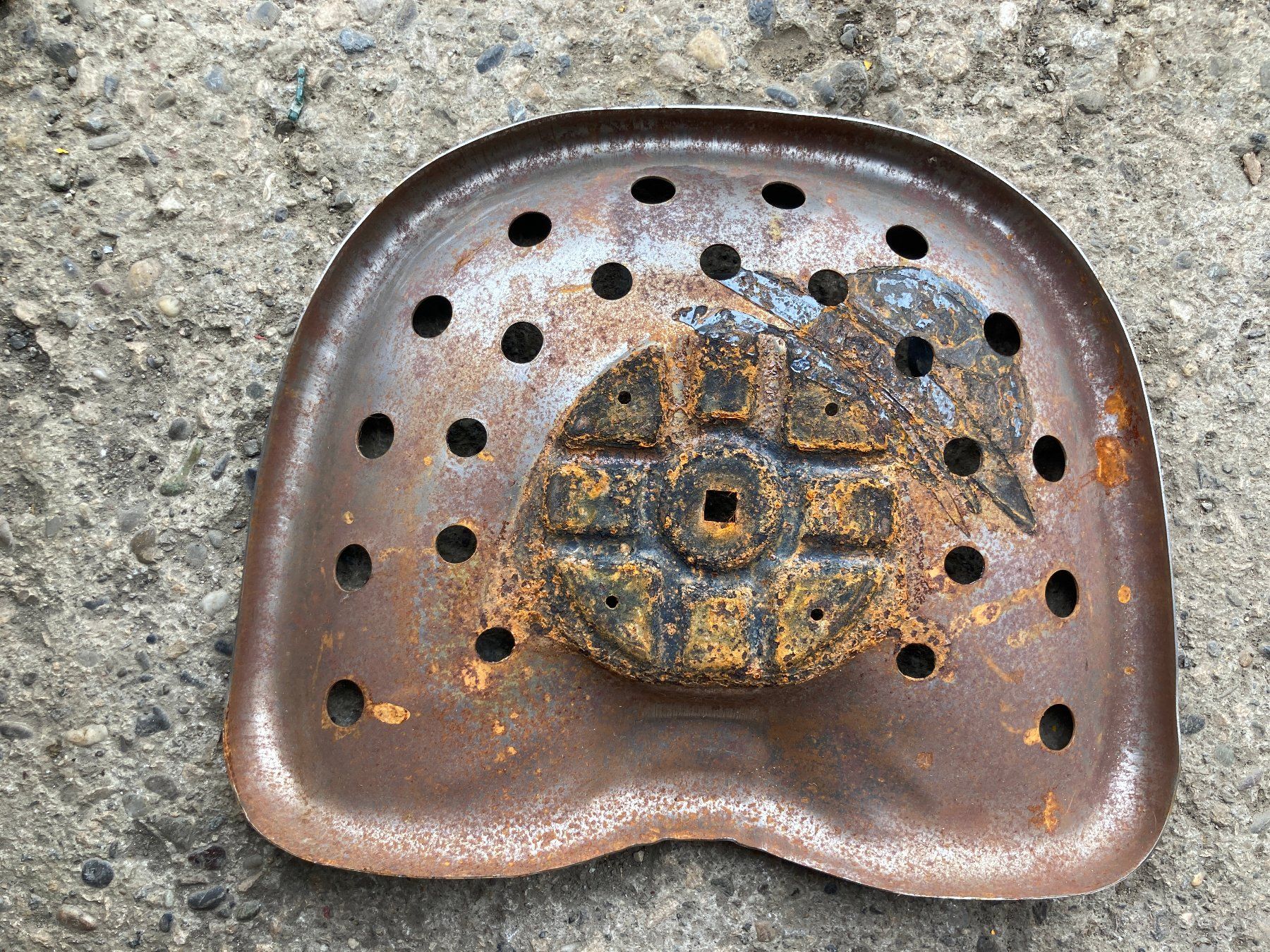 Metall- & Schlosserei Sonstiges: Siège d 'ancienne machine agricole ou tracteur – Gebraucht aus Bourrignon von filledemai 1