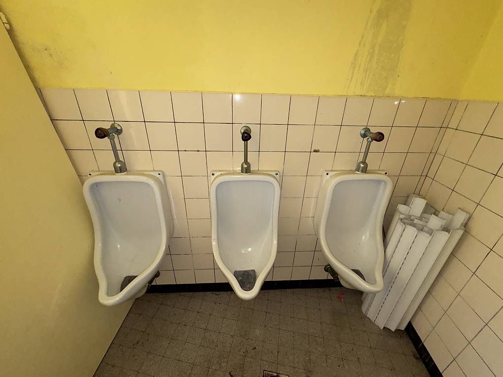 WC: 2-3 Pissoirs / Urinal – Usato da Münchwilen AG venduto da me2work