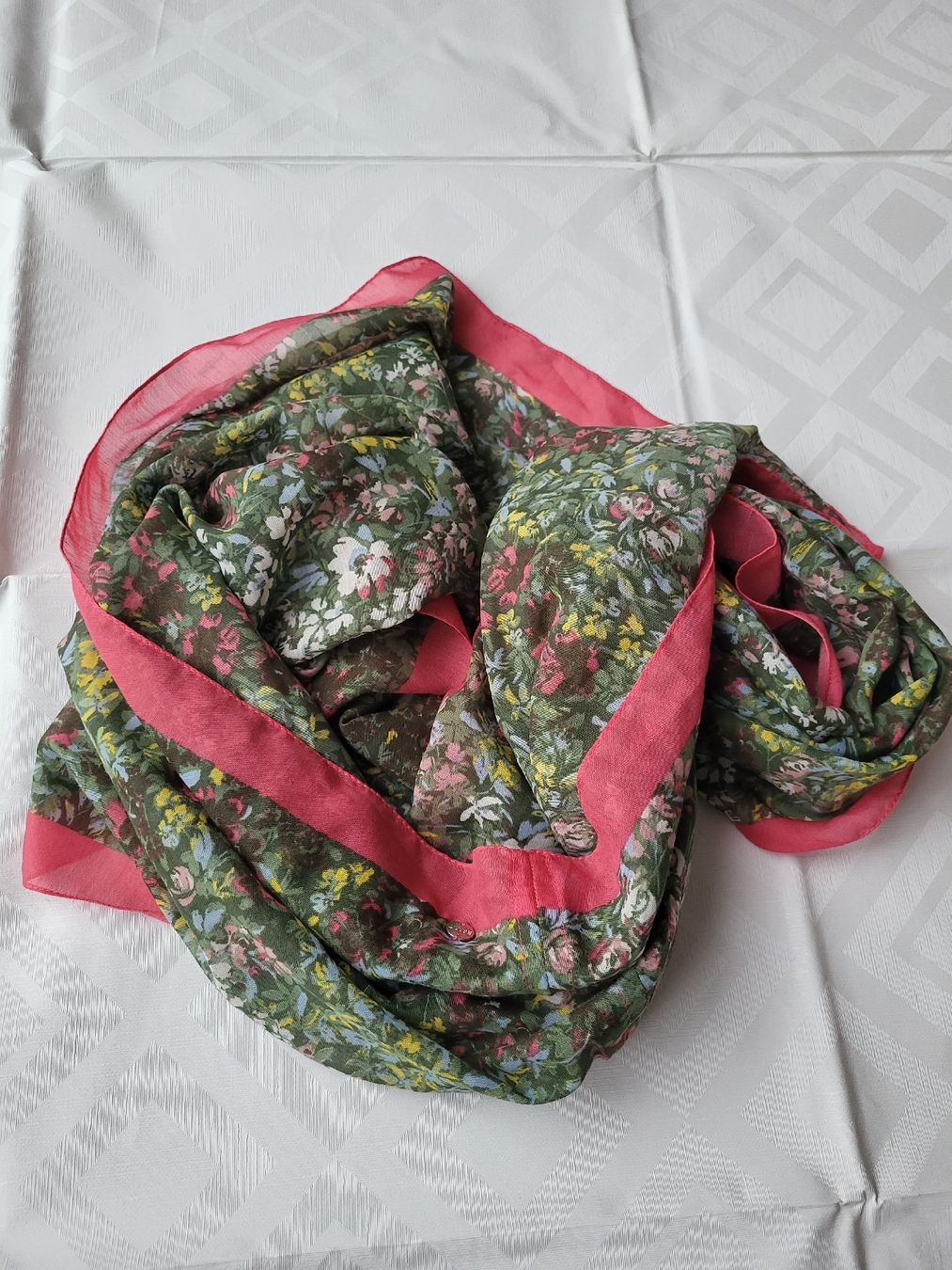Esprit Foulard & Sciarpe: toller Loopschal von Esprit – Usato da Langenthal venduto da blueskye01 3