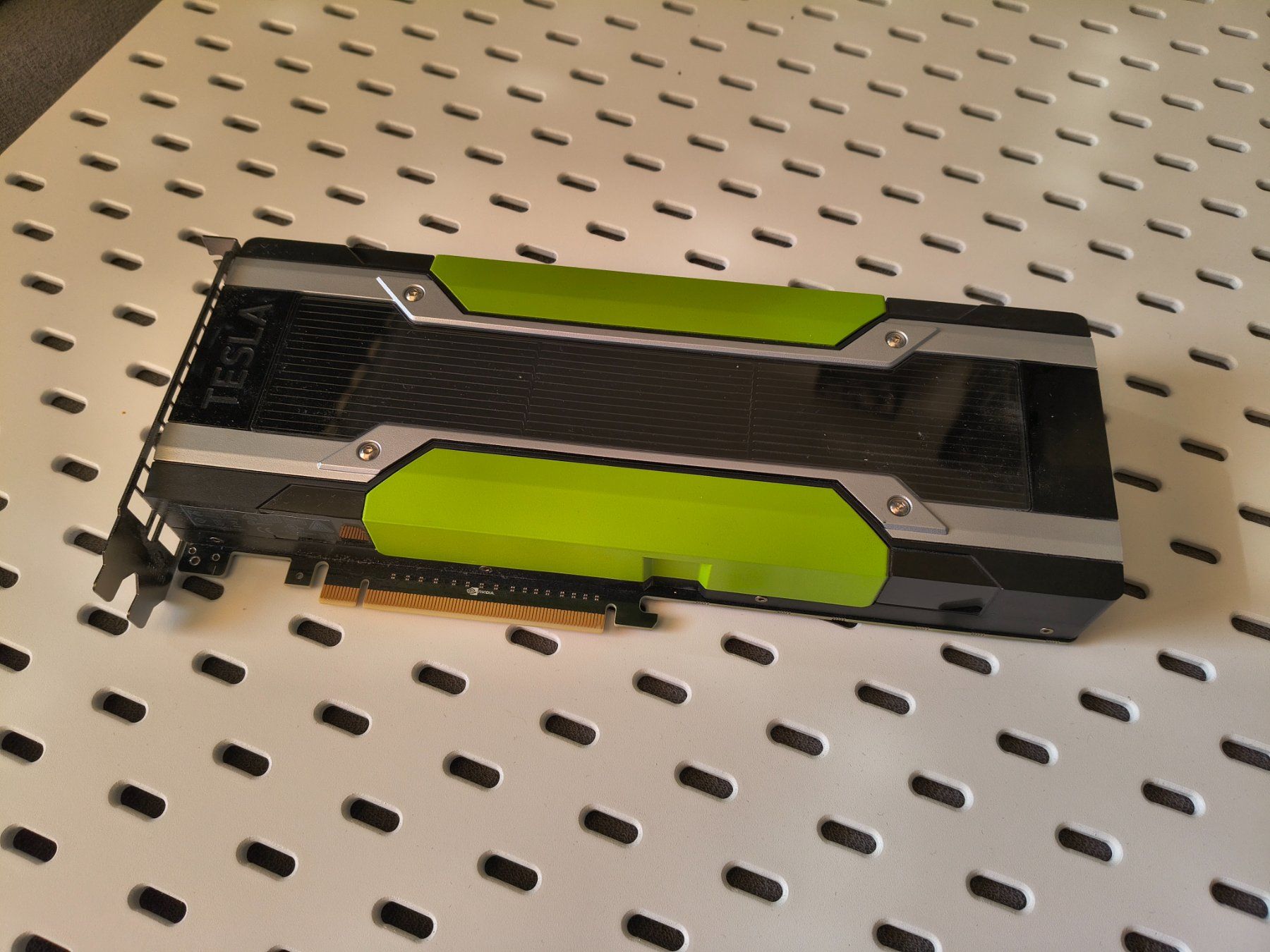 Nvidia Tesla K80 24GB Grafikkarte - Top Zustand! (Gebraucht) in Seuzach ...