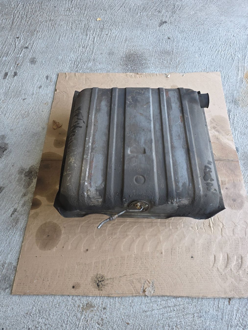 Chevrolet Alle Autoersatzteile: Chevrolet Tank 1956-57 – Gebraucht aus Altendorf von Heri6 1