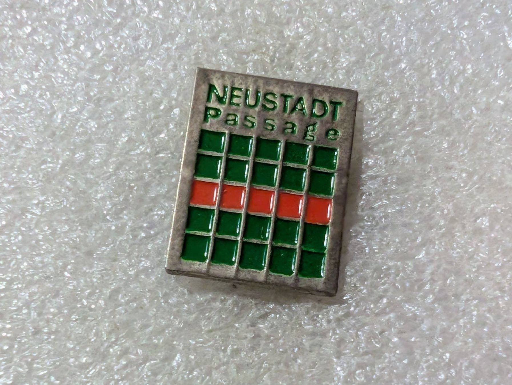 Placchette & Badge: Ansteckpin 3: Neustadt – Usato da Oppligen venduto da Pin-Fall-Shop