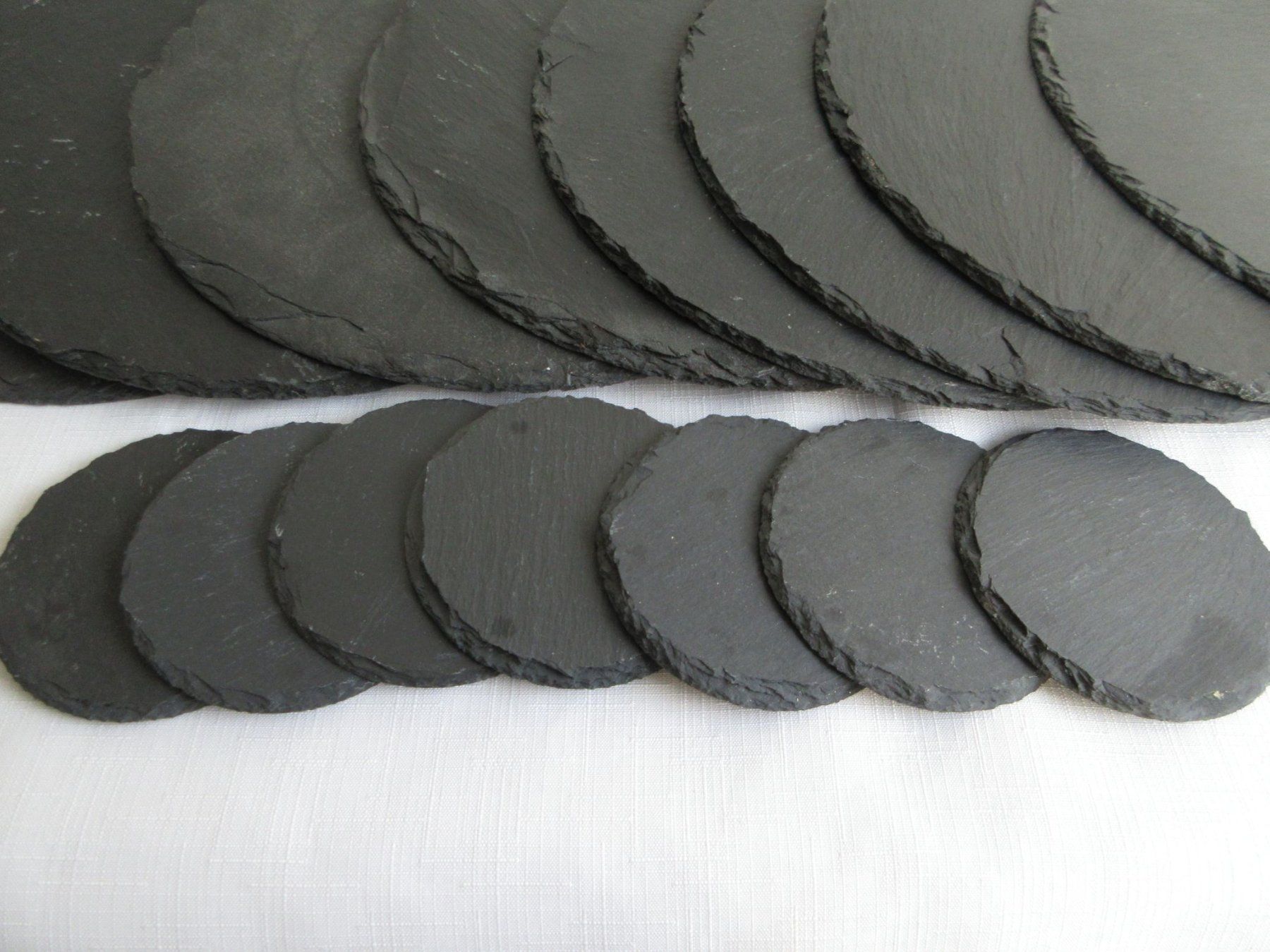 Sottobicchieri: 8 Schieferplatten, 7 Untersetzer, Tischdeko oder Platzteller – Usato da Binningen venduto da Oldfashion 3