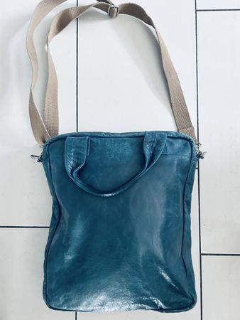Coole Ledertasche Umhängetasche Petrol Stockholm neuwertig