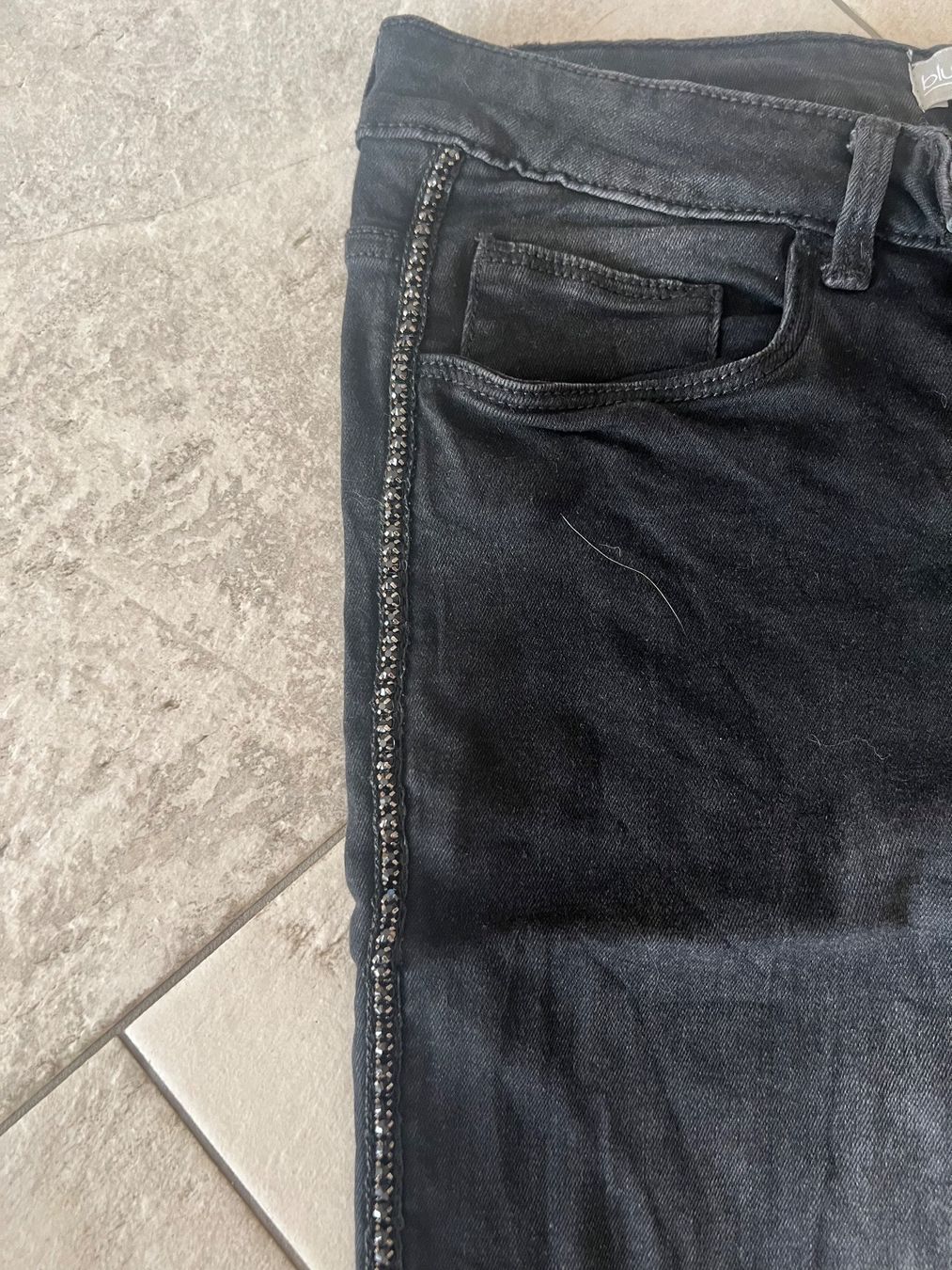 Jeans: Jeans Gr.44 schwarz neu – Nuovo (secondo la descrizione) da Seewen SO venduto da Muggi3 1