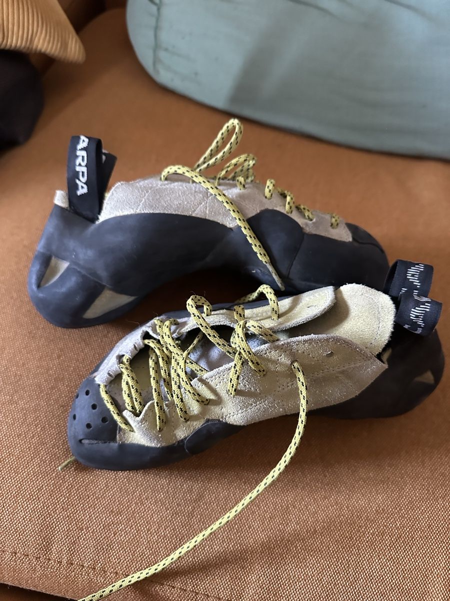 Scarpa Scarpe da uomo: Kletterschuhe SCARPA MAGO Grösse 41.5 gebraucht – Usato da Signau venduto da Luuuukaaaaass