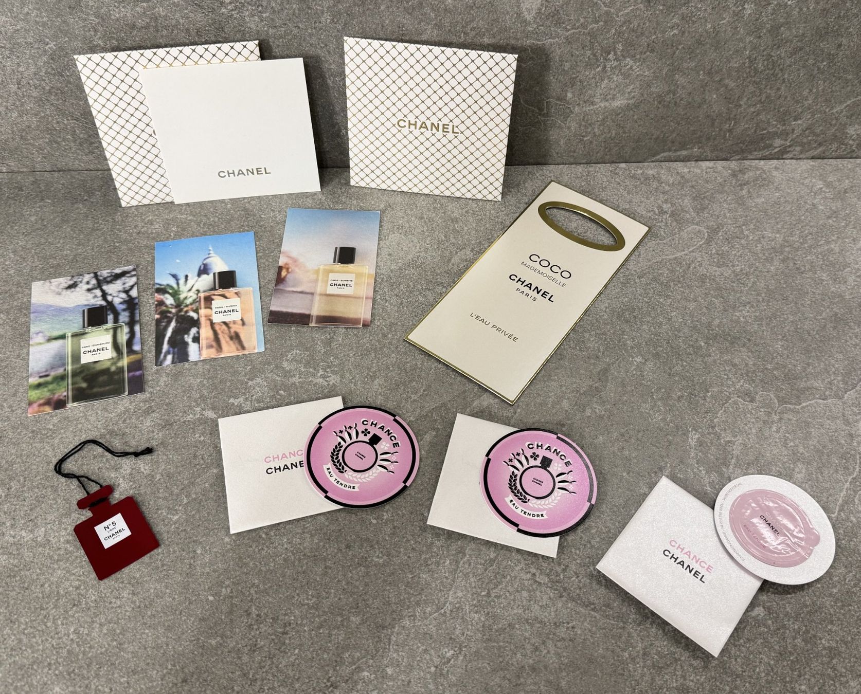 Cartoline: CHANEL Karten Set, Anhänger + Duft ... – Nuovo e nell'imballaggio originale da Chur venduto da Jacki09 2