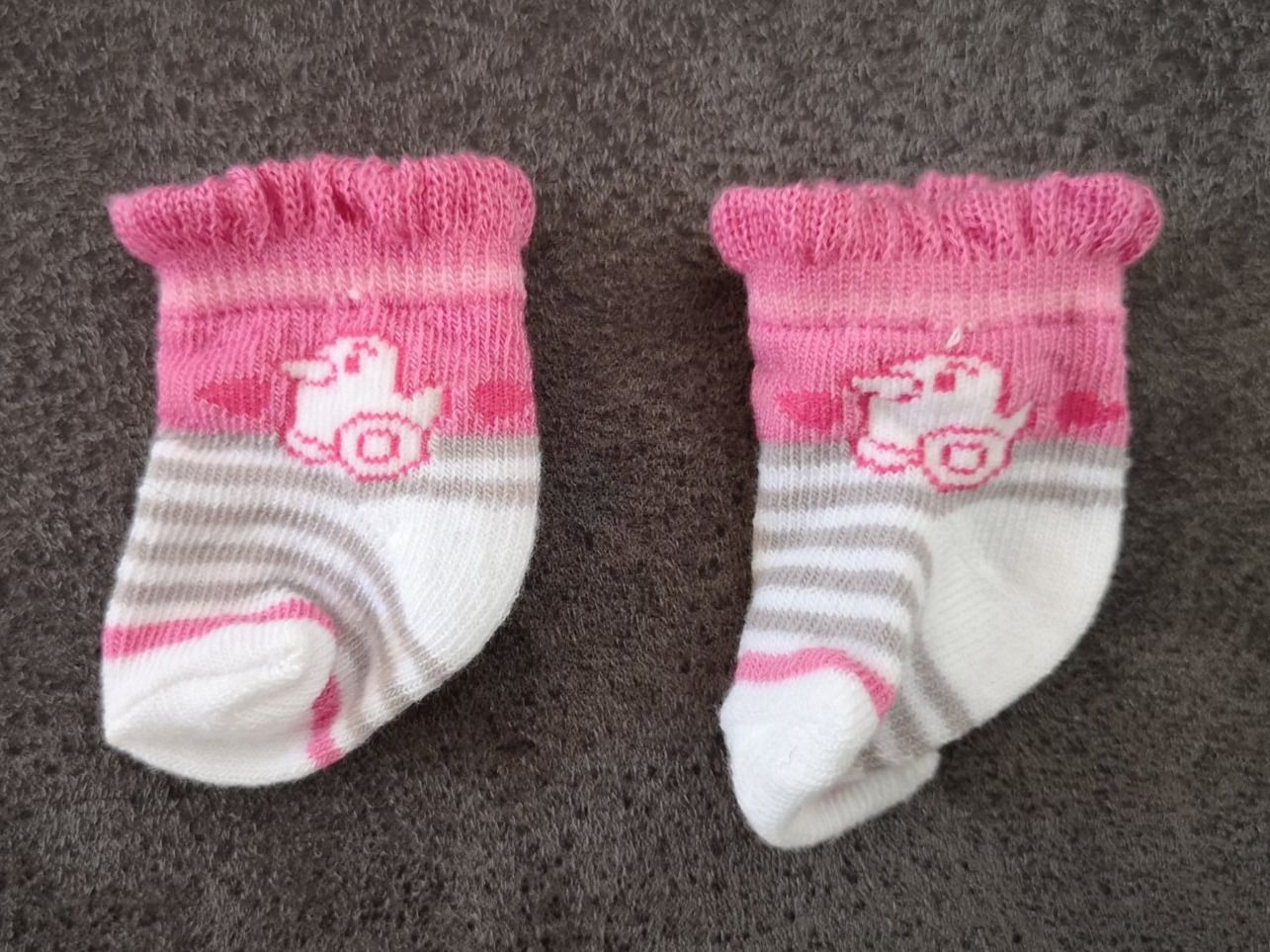 Bambole: Rosa Söckli mit Vogelmotiv – Usato da Liestal venduto da Gitterli01