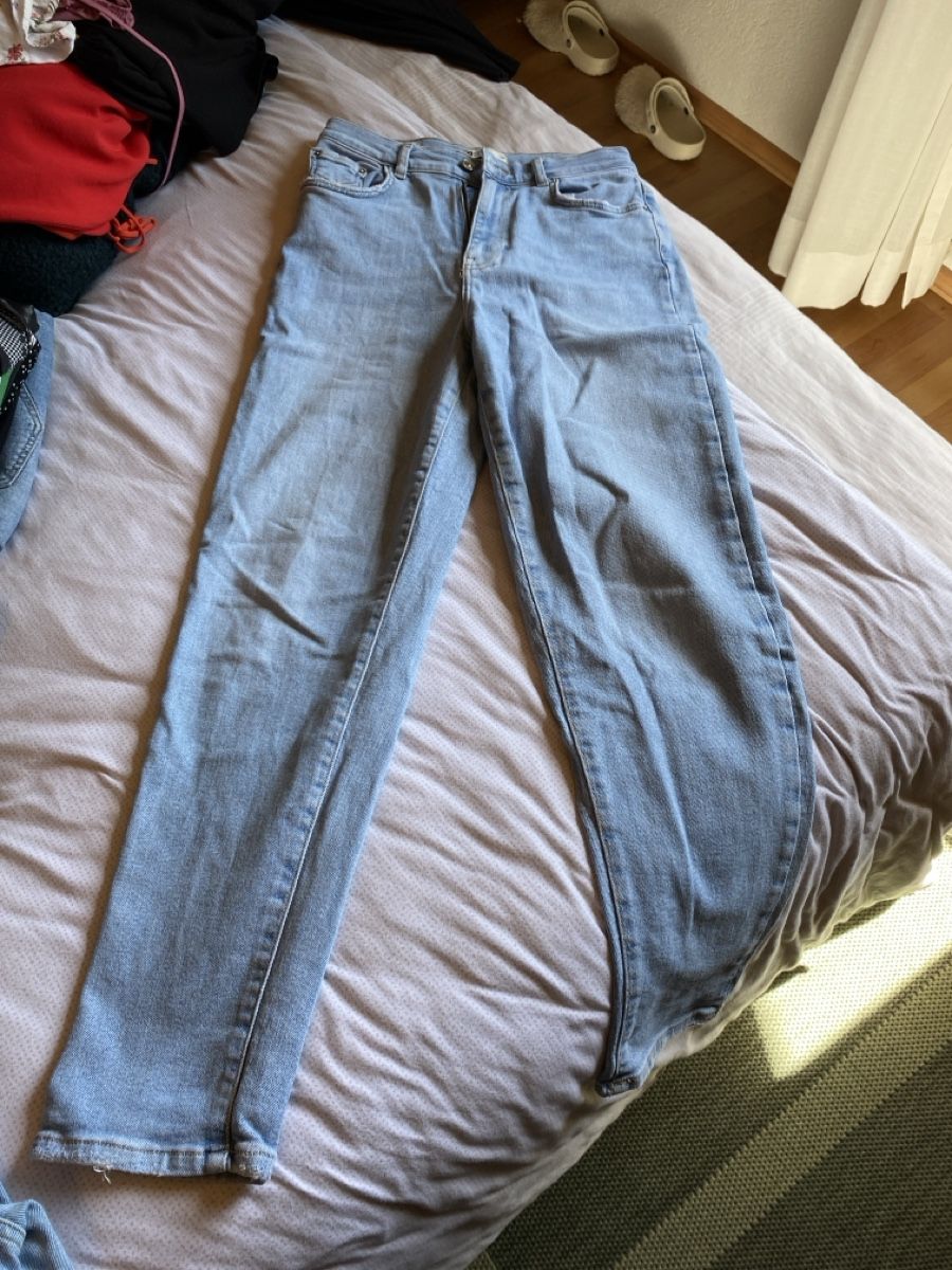 Lotti di vestiti: 2x Jeans hellblau Gr. 38! 👖 – Usato da Schachen LU venduto da ali_hz6l 4