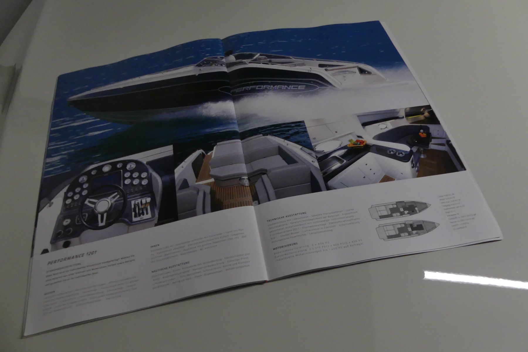 Dokumente: PERFORMANCE SPEEDBOATS PROSPEKT – Neu (gemäss Beschreibung) aus Triesen von Rnc1 2