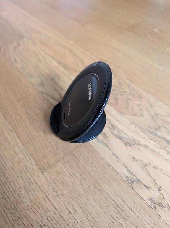 Caricabatterie: Samsung Wireless Charger EP-NG930 – Usato da Luzern venduto da distract 2
