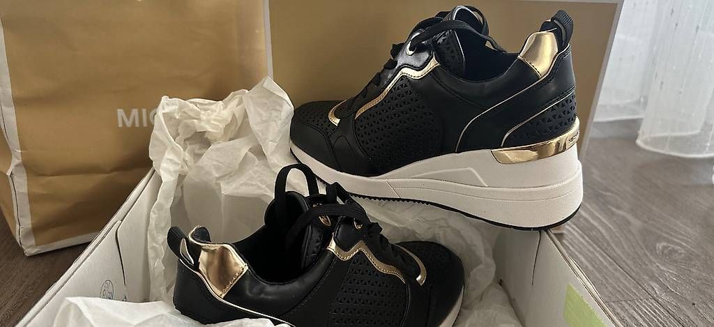 Chaussures femmes: Michael Kors Sneaker ? Neu mit Originalverpackung  – D'occasion à Effretikon par Car_men1110