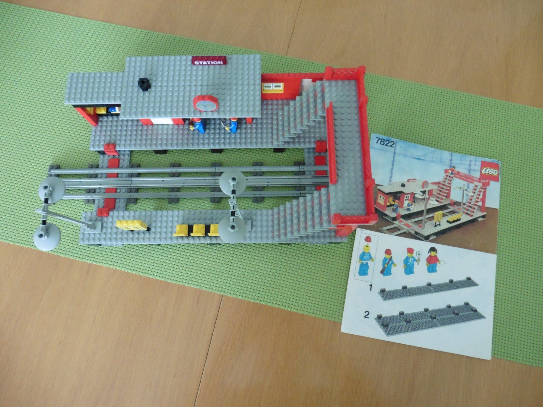 Lego Kit di costruzioni: Lego 7822 Bahnhof 12 V Eisenbahn – Usato da Kaltbrunn venduto da sigale