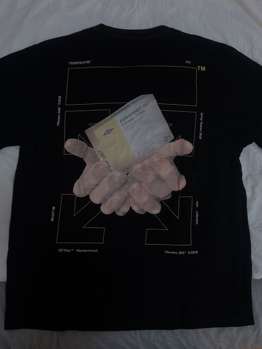 Off-White T-Shirts: Off-White T-Shirt Schwarz Grösse M "Fahrenheit 451" – Gebraucht aus Wetzikon ZH von ShopFaster