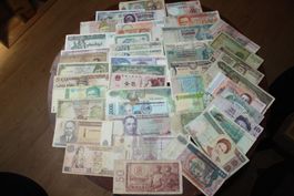 Lot international 100 billets sans double
