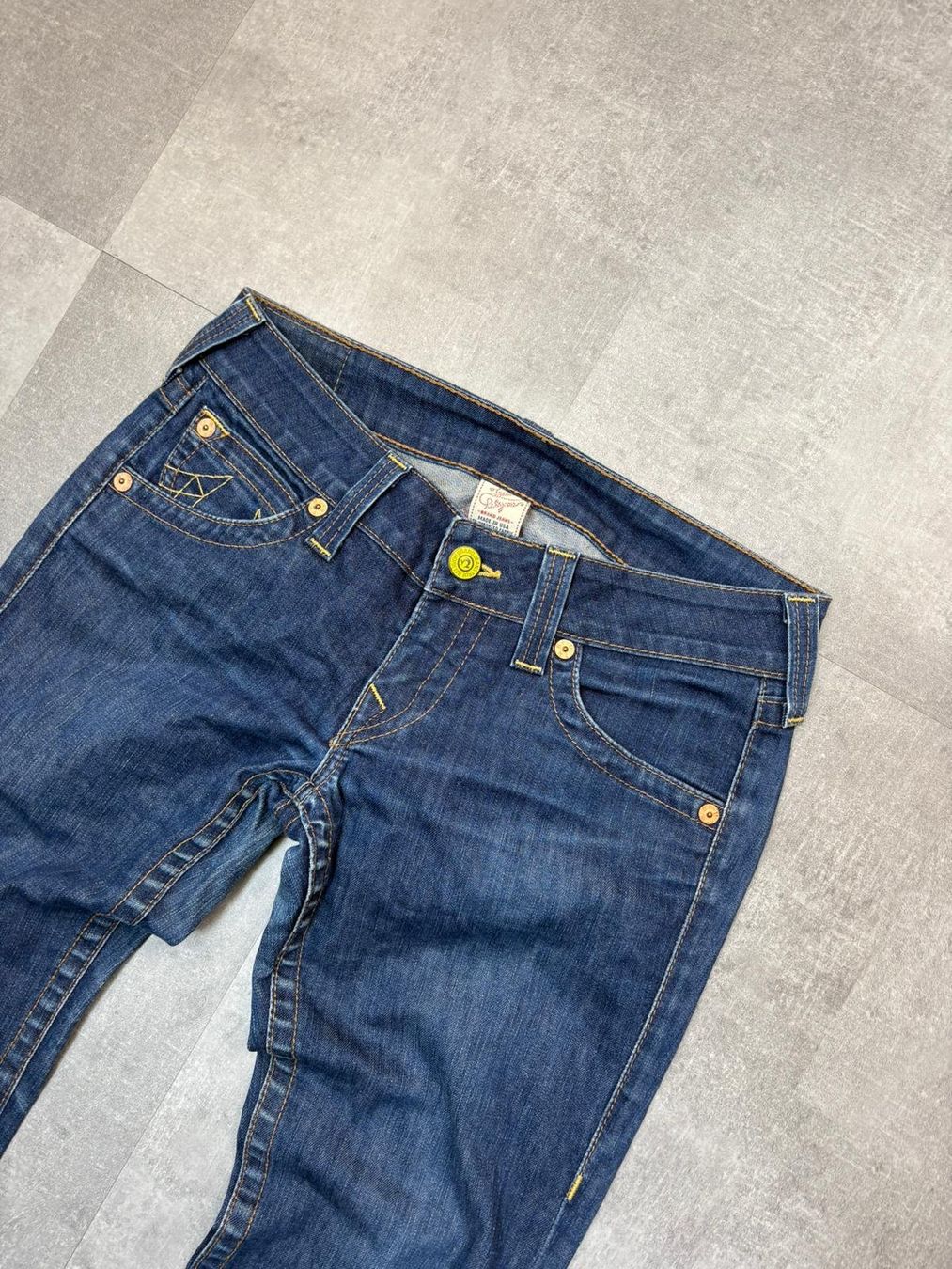 True Religion Jeans: True Religion Bootcut Flared Jeans - Grösse M/29 – Nuovo (secondo la descrizione) da Werdenberg venduto da hase.vintage 2