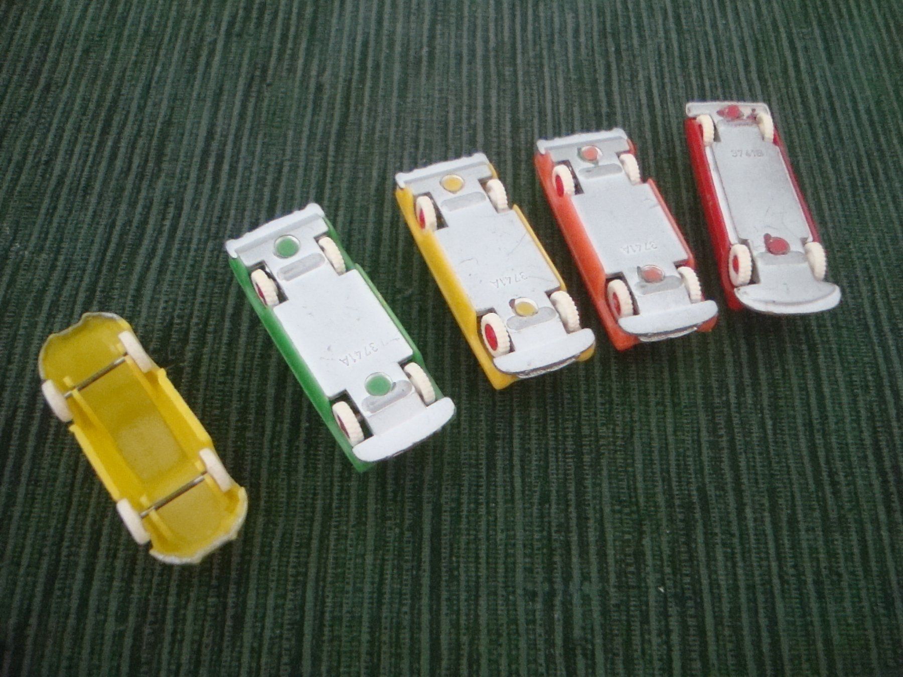 Modellautos: 5 Modellautos - Plastik - Groschen Autos – Gebraucht aus Neuenegg von flohcante 3