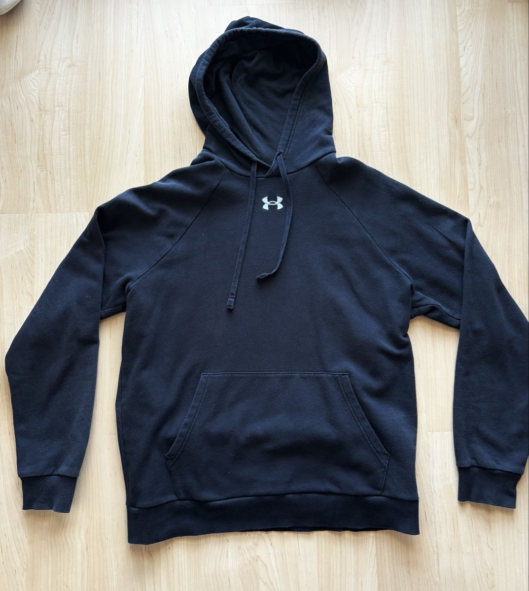 Under Armour Pullover & Sweatshirts: Sweat à capuche UnderArmour M – Gebraucht aus Denens von RomainSecondeMain 1