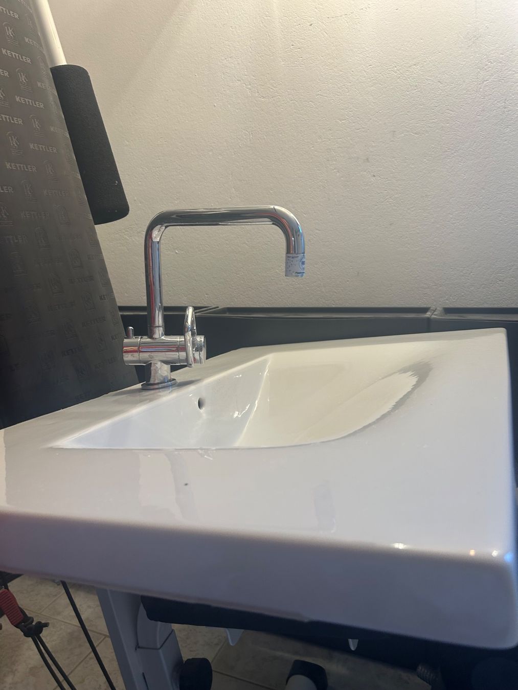 Lavabi & lavandini: Lavabo mit Hahnen – Usato da Zürich venduto da Barca10