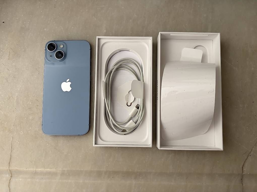 Portables: Apple iPhone 14 blau mit Verpackung und Kabel – D'occasion à Davos-Wolfgang par Davosneal 1