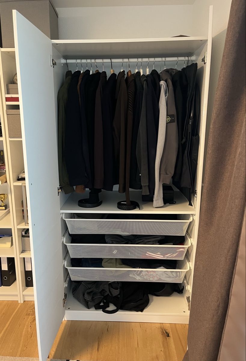 Ikea Armoires: IKEA PAX Schrank (Gehäuse) – D'occasion à Erlenbach ZH par Rupfli 1