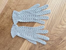 vintage Damenhandschuhe gehäkelt hellgrau wie neu