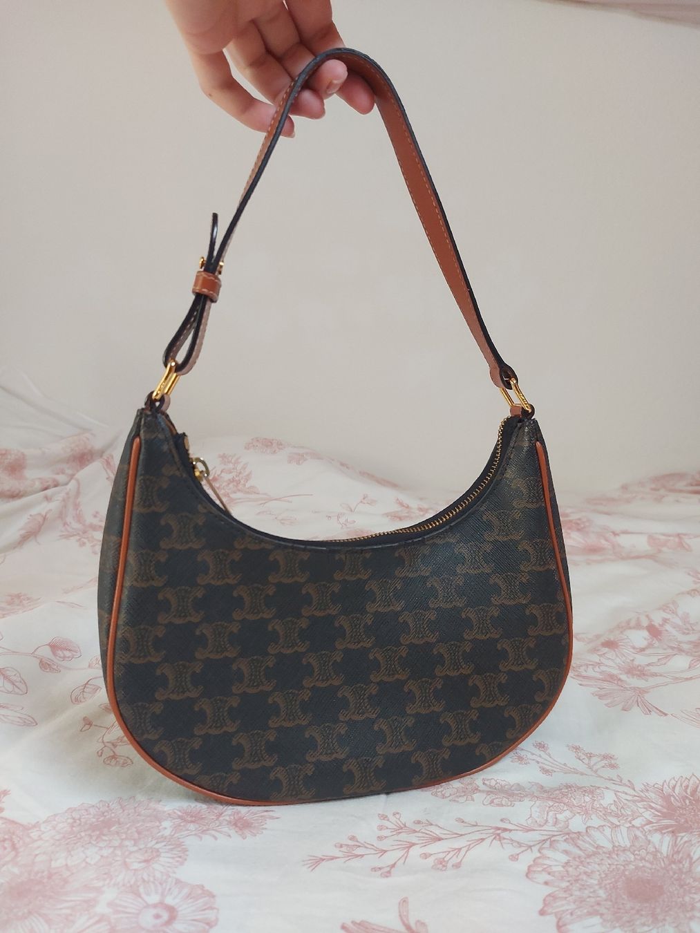 Celine Taschen für Damen: Sac Céline Ava toile Triomphe – Gebraucht aus Lausanne von Super-cerise