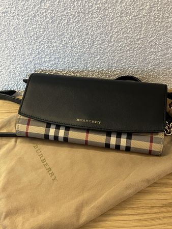 Burberry chain strap bag