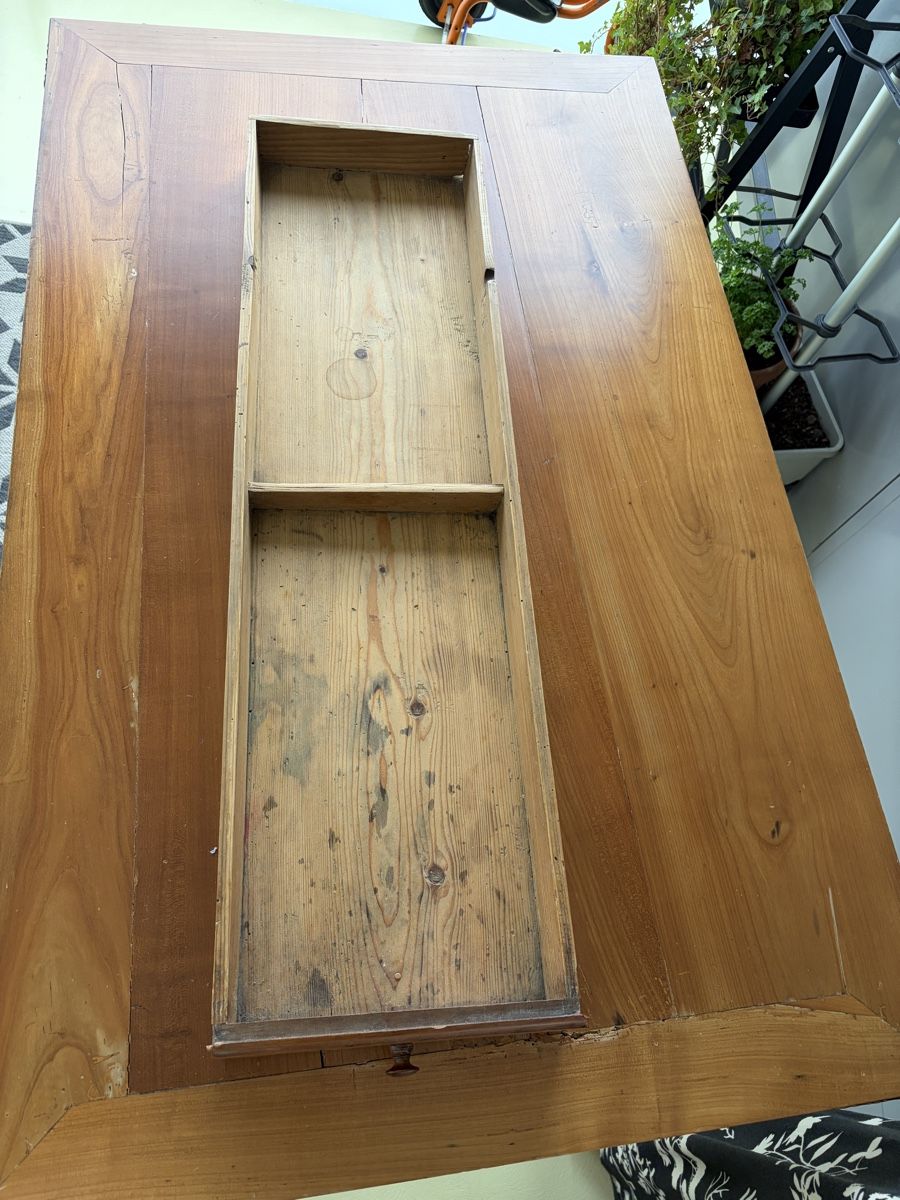 Tables: Antiker Holztisch mit Messingecken – D'occasion à Belp par Fam_Beutler 9