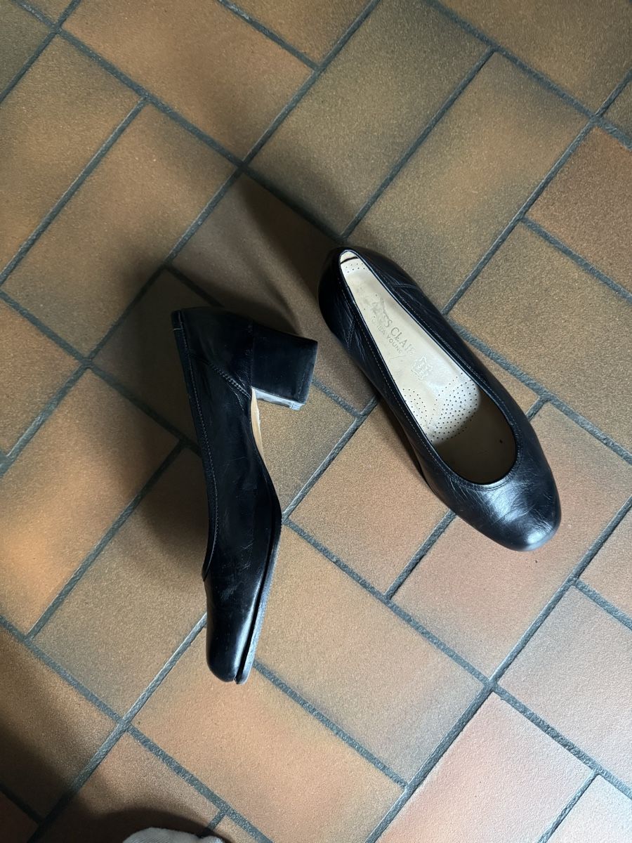Scarpe da donna: Schwarze Echtleder Pumps Gr. 39 – Usato da St. Gallen venduto da bea_9qzt