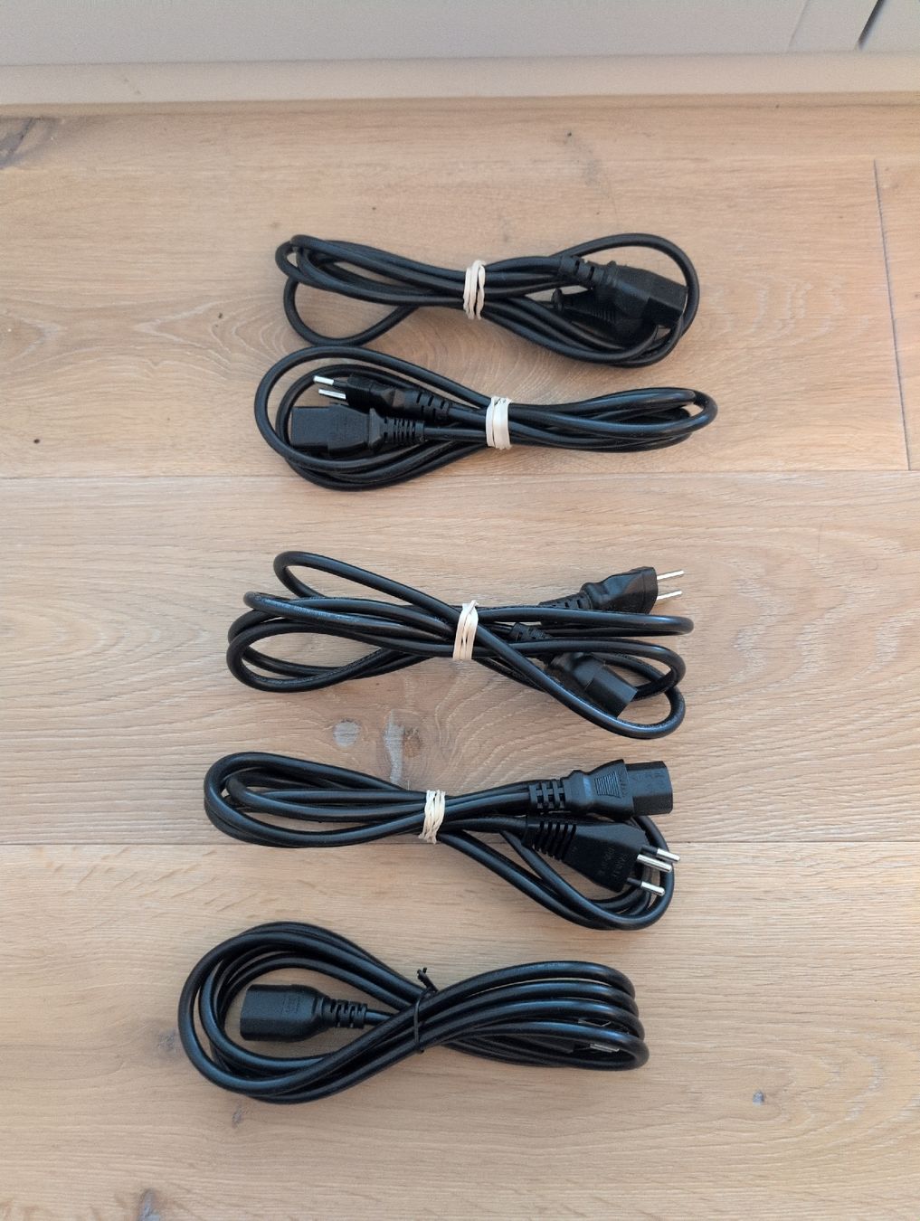 Kabel: 5x Power Stromkabel – Gebraucht aus Stetten SH von Hrbt 1