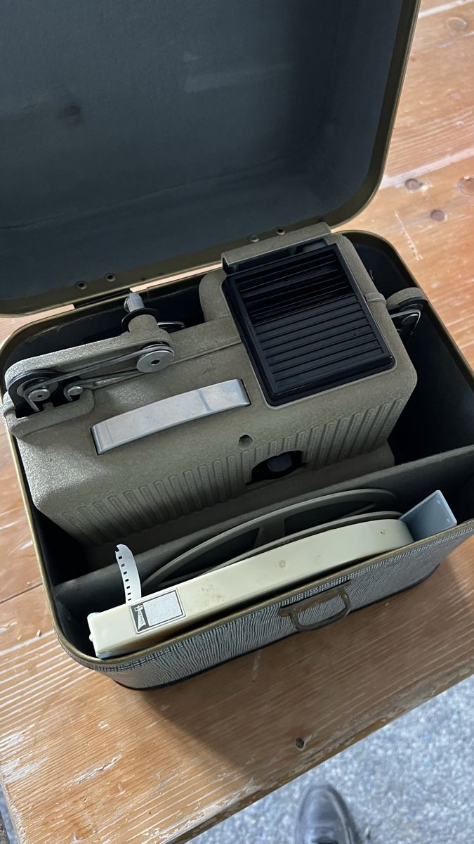 Eumig Videocamere: Eumig Kamera mit Box – Usato da Ringgenberg BE venduto da kat_n5w8 1