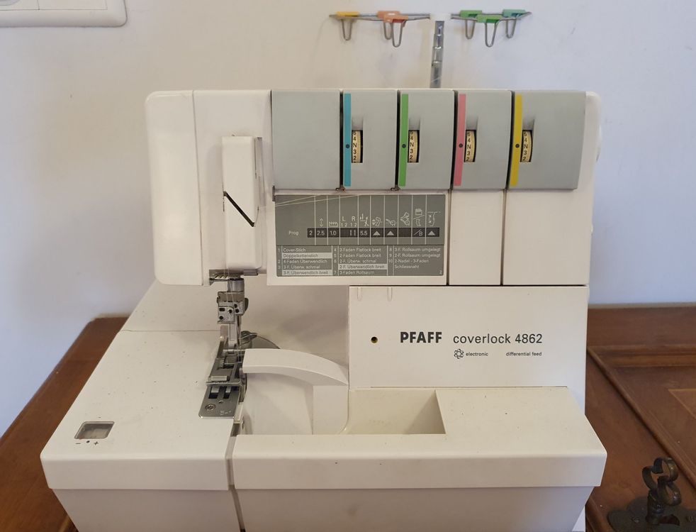 ProfiNähmaschine Pfaff coverlock 4862 Kaufen auf Ricardo
